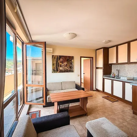 Top-floor 2br With King Bed & View