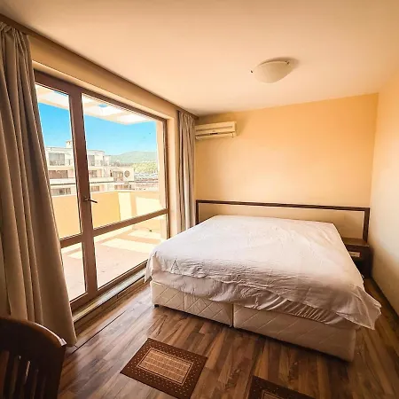 Top-floor 2br With King Bed & View Appartement
